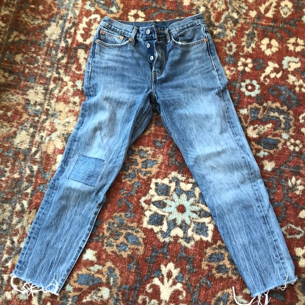 Wedgie for jeans with raw hem